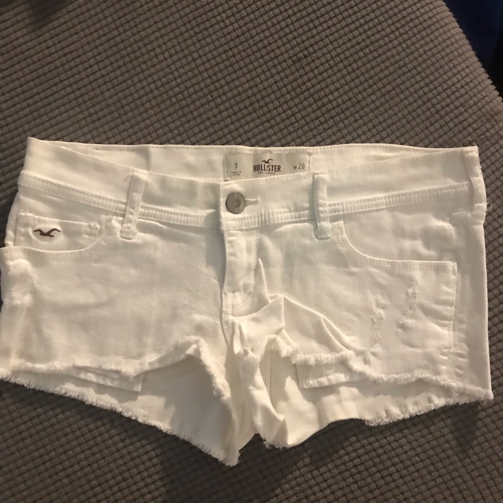 White Hollister shorts